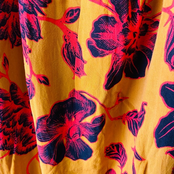 Cute women’s floral jumpsuit 🌺 - Picture 6 of 9